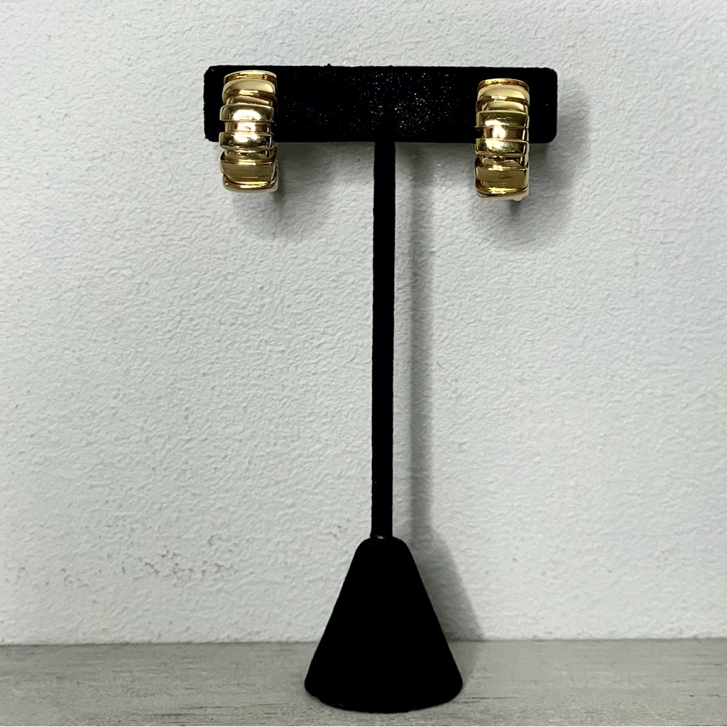 St John Vintage Signed Gold Tone Ribbed 12 Hoop Clip On Earrings 70$